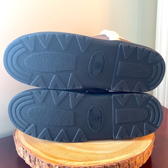 New ✨Isotoner Slippers✨ for women size 8.5-9. - Picture 4 of 7